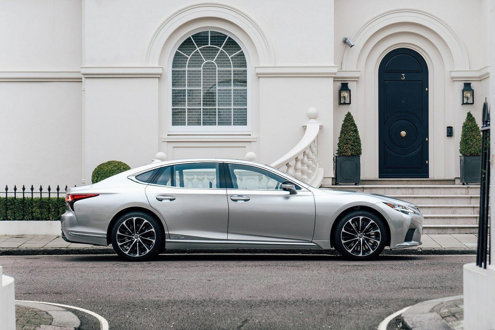 Used Lexus LS [XF50] (2017 - 2025) + Guide - Image 1